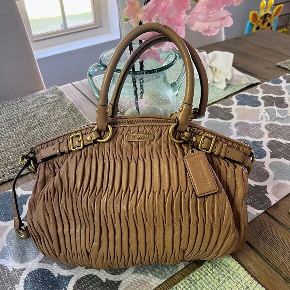 Coach F28541 Ruched Leather Tote – Camel with Bold Purple Interior | Luxe & Uniq - Picture 3 of 7